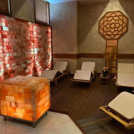Private Studio In 5 Star Emerald & Апартамент Равда