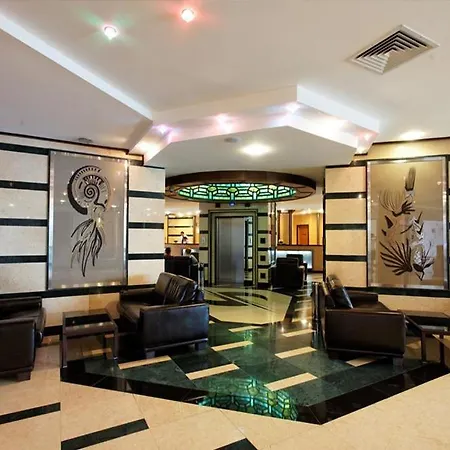 Private Studio In 5 Star Emerald & Апартамент Равда