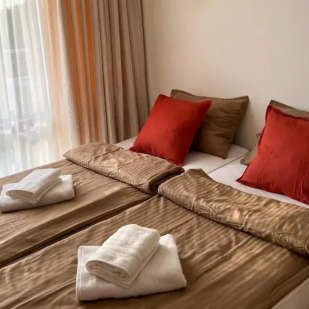 Private Studio In 5 Star Emerald &