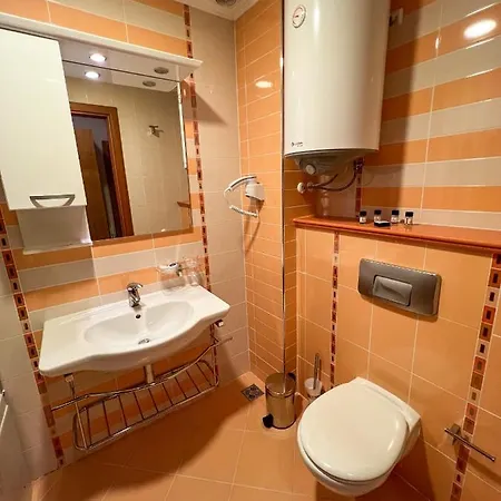 Private Studio In 5 Star Emerald & Равда